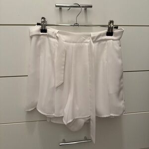 Aritzia Sunday Best White Women's Shorts
